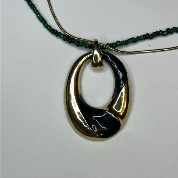 Elegant Gold and Black Pendant Necklace with green beads - Picture 3 of 10